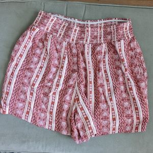 Comfy Stretchy Red and White Printed Shorts Women's Size Large Never Worn